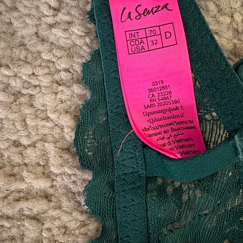 La SENZA Ultimate Plunge Dark Emerald Lace Plunge Bra & Bikini Set - Picture 6 of 9